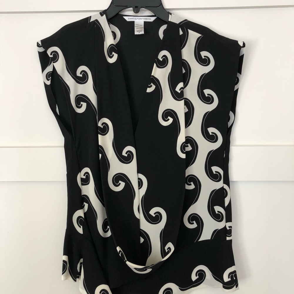 DVF Flowy Wave Pattern Top